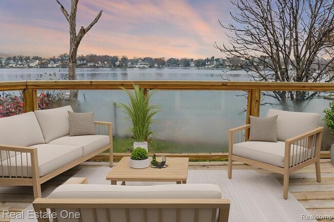 Building Photo - 121 N North Shore Dr