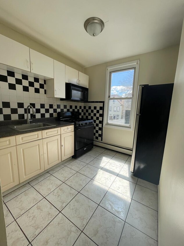 Primary Photo - 179 Neptune Ave