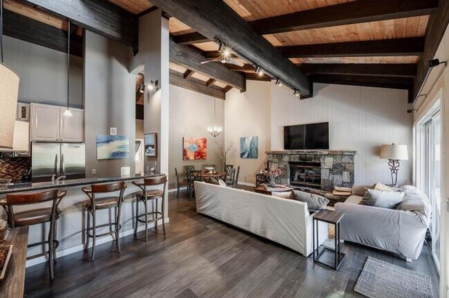 Foto del edificio - Elevated Olympic Valley Two-Bedroom Condo