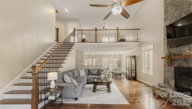 Foto del edificio - 120 Tall Oak Dr