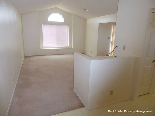 Building Photo - 537 Terrace Dr NE