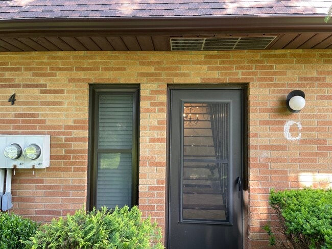 Private Entrance - 5266 Grafton Rd