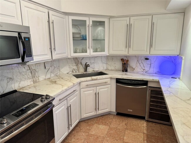 Building Photo - 1408 Brickell Bay Dr