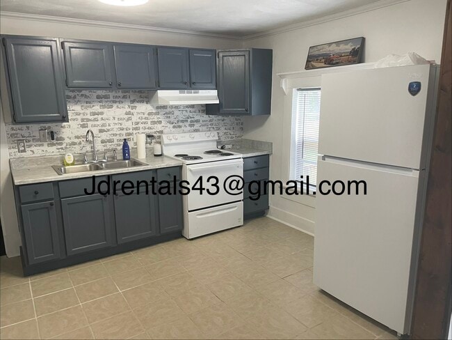 Kitchen - 5309 Simpson St