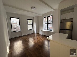 Building Photo - STUNNING Midtown East Studio
