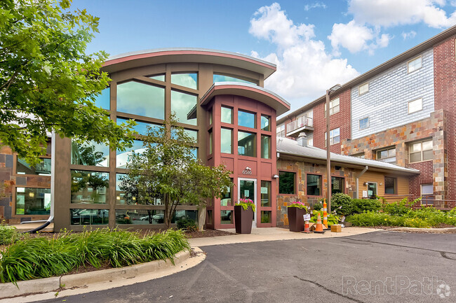 Building Photo - Six Points Apartments