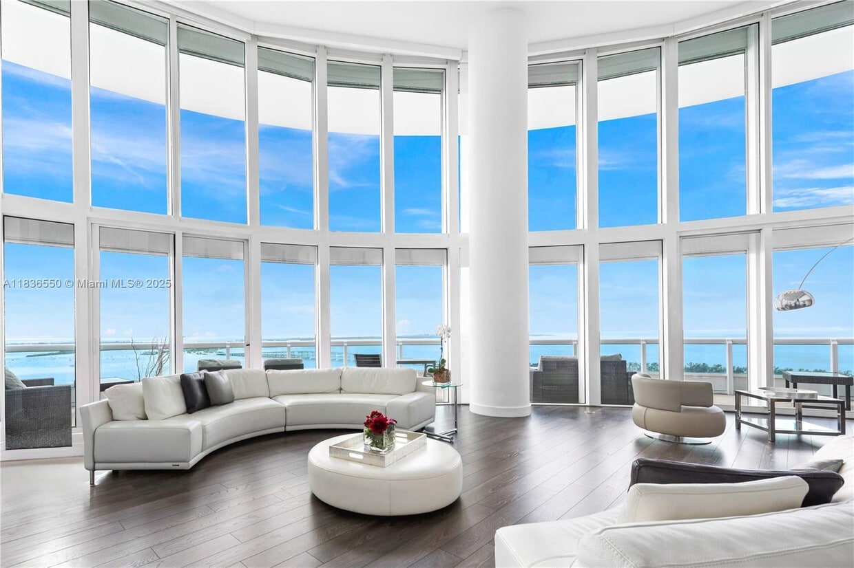 Primary Photo - 1643 Brickell Ave