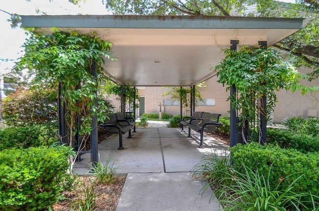 Building Photo - 10855 Meadowglen Ln