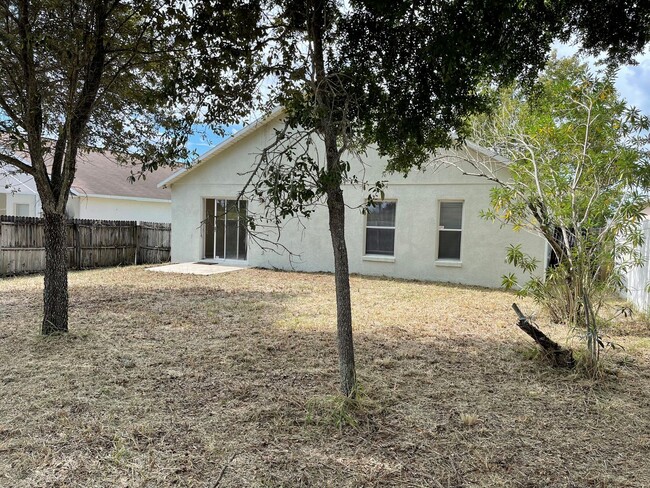 Building Photo - 3 Bedroom/2 Bathroom Single Family Home