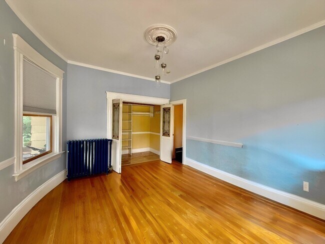 Building Photo - 161 Walnut St