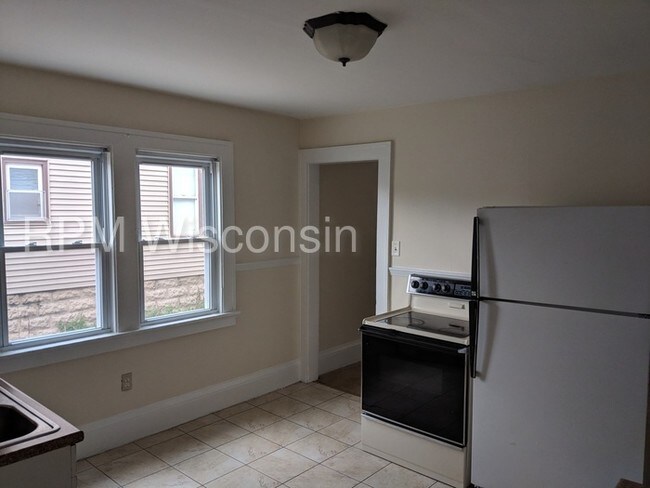 Foto del edificio - Lower Duplex- West Allis