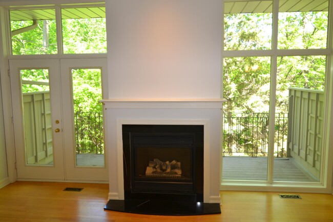 Building Photo - 11 Oak Park Private