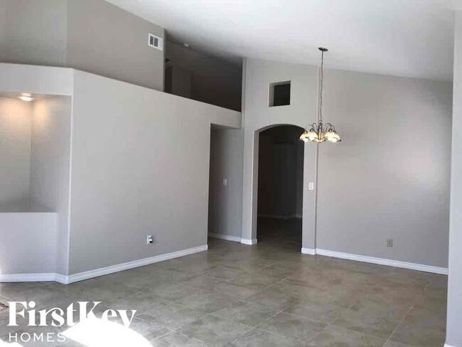 Building Photo - 2114 W San Miguel Ave