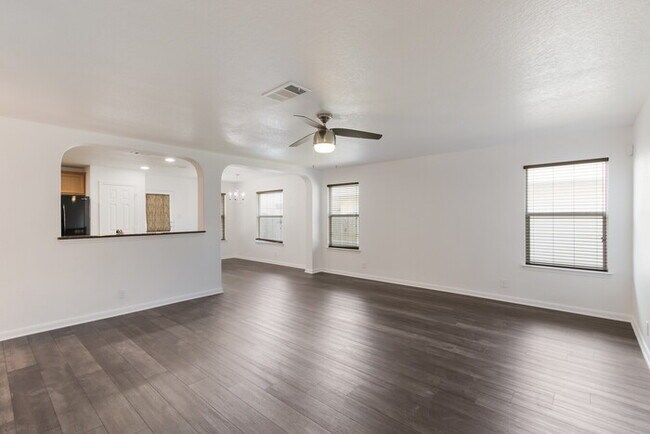 Foto del edificio - Beautiful 3 BR/2 bath home in Avery Park ready for immediate move in!