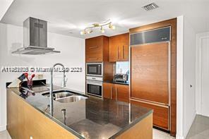 Building Photo - 495 Brickell Ave