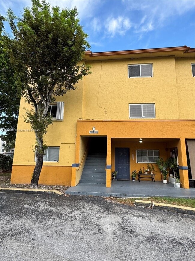 Building Photo - 8249 SW 149th Ct