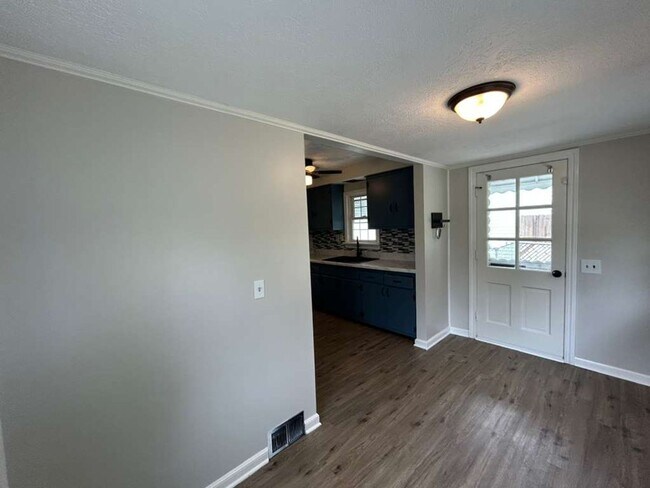 Foto del edificio - 26901 Farringdon Ave