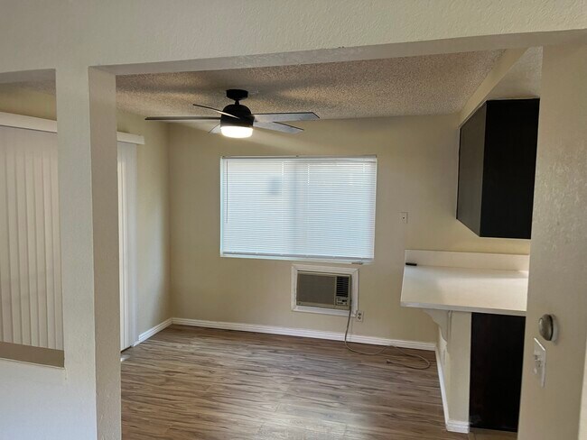 Building Photo - 1961 Evergreen St