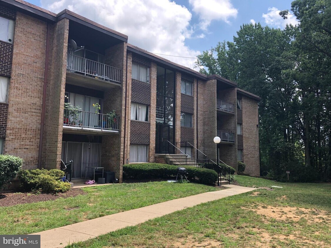 Foto del edificio - 3754 Bel Pre Rd