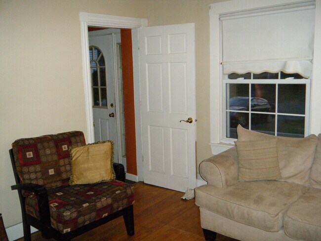 Large Living Room 1 - 163 Frances St