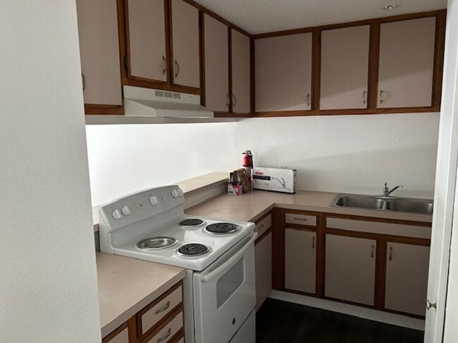 Building Photo - One Bedroom, One Bath Unit in  Kailua Bay ...