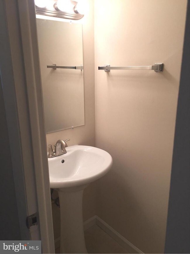 Foto del edificio - 6543 Beechwood Dr