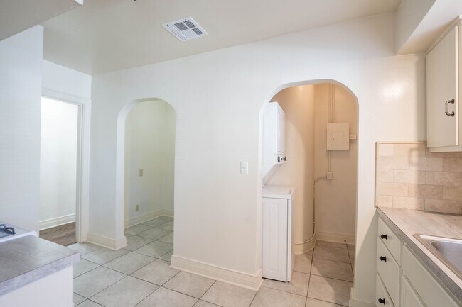 Foto del edificio - 1220 S Zunis Ave