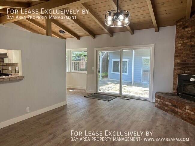 Foto del edificio - 2498 Edith Ave