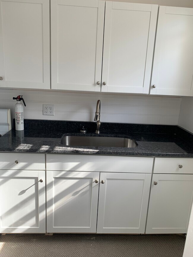 Kitchen - 447 E End Ave