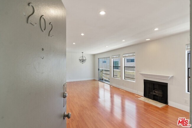 Foto del edificio - 4238 Whitsett Ave