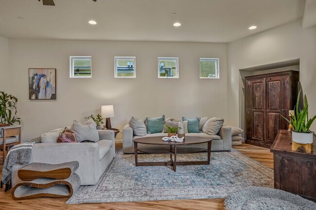 Foto del edificio - 217 Hillcrest Drive