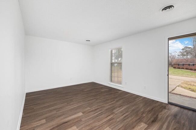 Foto del edificio - 5 bedroom 3 bath in Covington recently renovated just off the town square