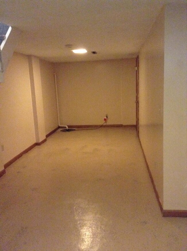 Building Photo - 544 Willis Ln