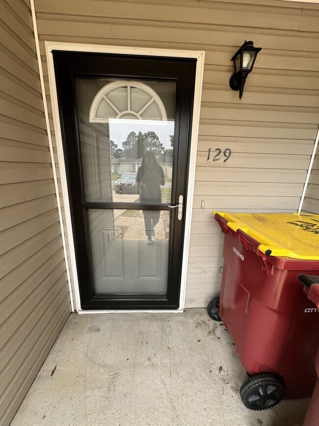 Foto del edificio - 129 Oak Terrace Dr