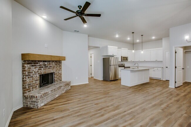 Foto del edificio - Wonderful Townhomes in Cooper District!!