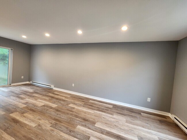 Building Photo - 571 W Loch Lomond Dr