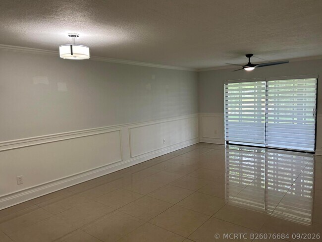 Foto del edificio - 140 Lake Nancy Ln