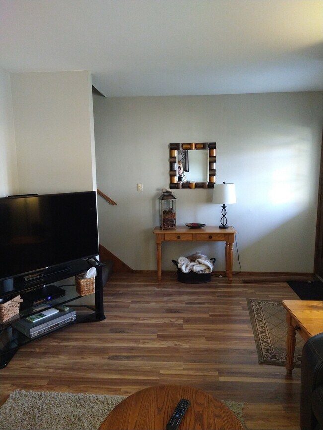 hall-front door entrance - 7849 W Norwich St