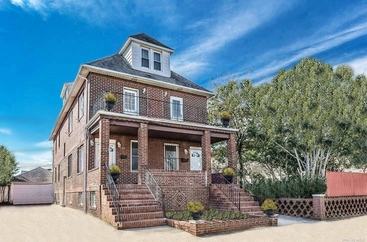 Primary Photo - 324 W Chester St