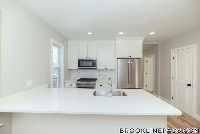 Building Photo - 10 Duffley Ct