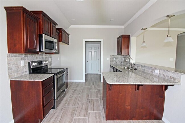 Building Photo - 310 Sullivans Wy