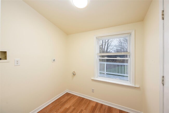 Building Photo - 128 Mahopac Ave
