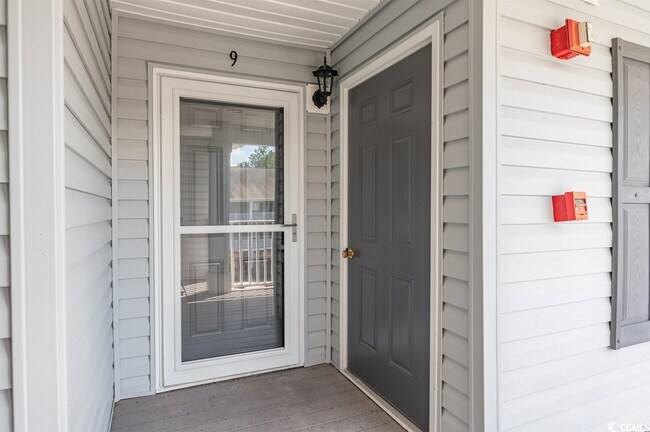 Building Photo - 4850 Meadowsweet Dr