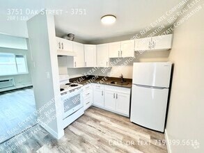 Building Photo - 3751 Oak St