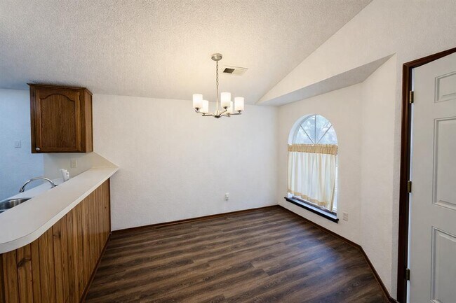 Foto del edificio - 2138 Lonnie Ln