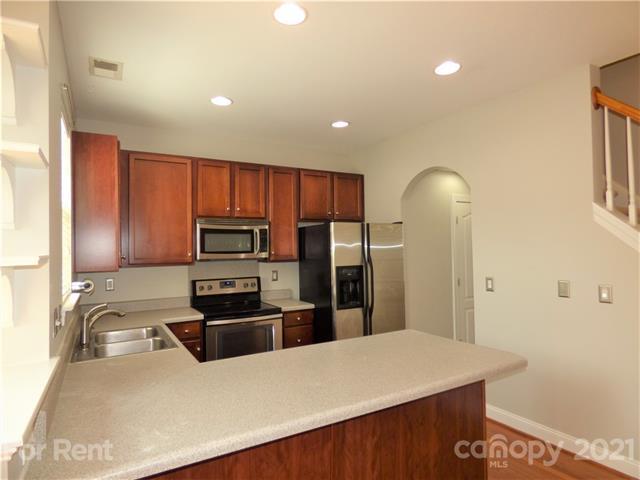 Foto del edificio - 21324 Pine St