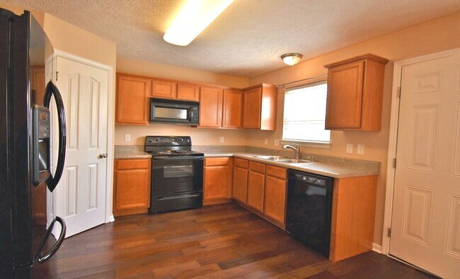 Building Photo - Gorgeous 3BR/2.5BA available, garage, nice...