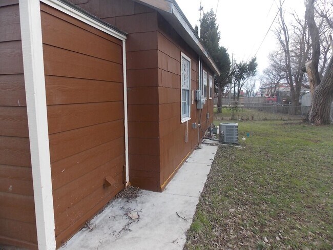 Building Photo - 4382 E Wilma St