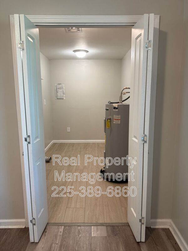 Foto del edificio - 160 Ebony Dr