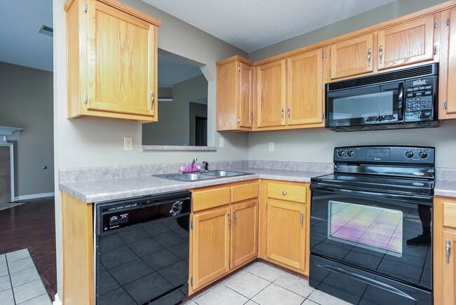 Foto del edificio - 7470 Jennifer Dr